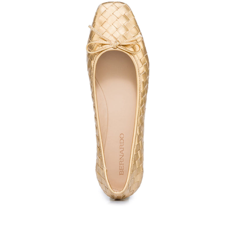 Bailarinas Bernardo Gwynn Woven Feminino Douradas | MYL6854XT